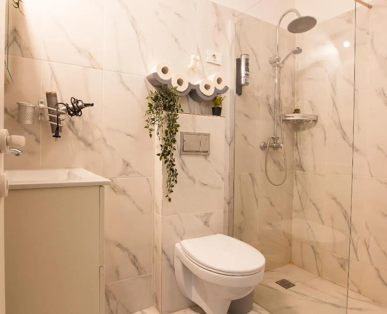 Royalty Apt With City Views On Calea Victoriei Bukareszt Apartament