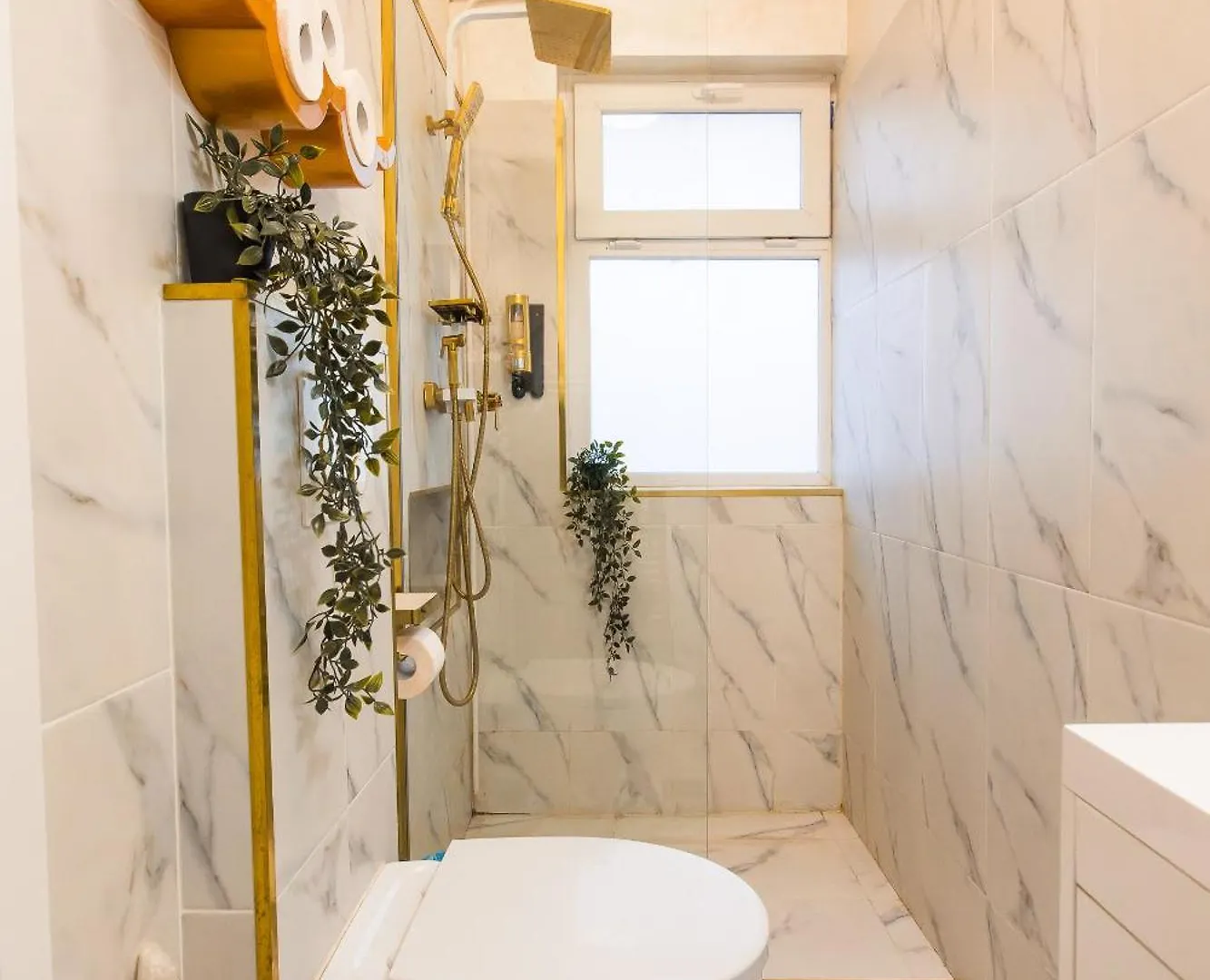 Apartment Royalty Apt With City Views On Calea Victoriei Bucharest