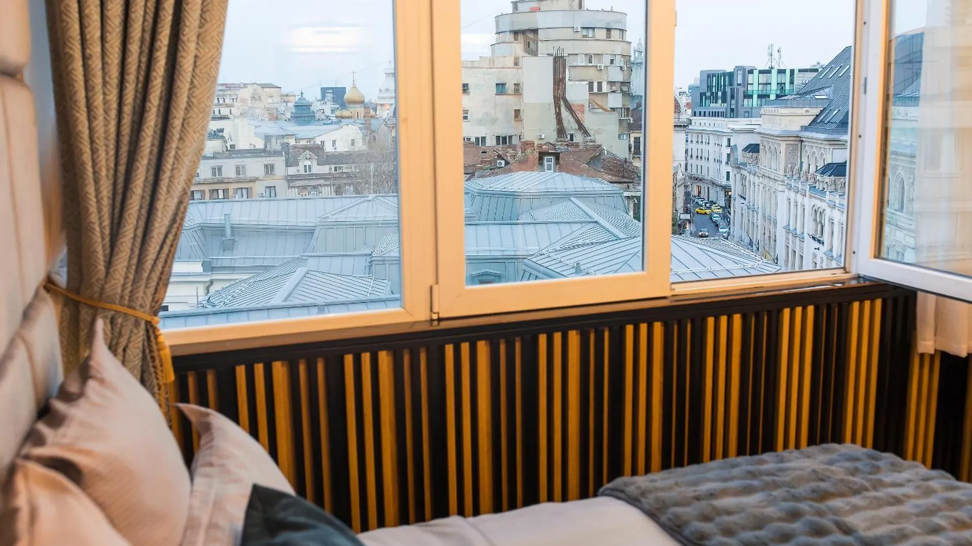Apartment Royalty Apt With City Views On Calea Victoriei Bucharest