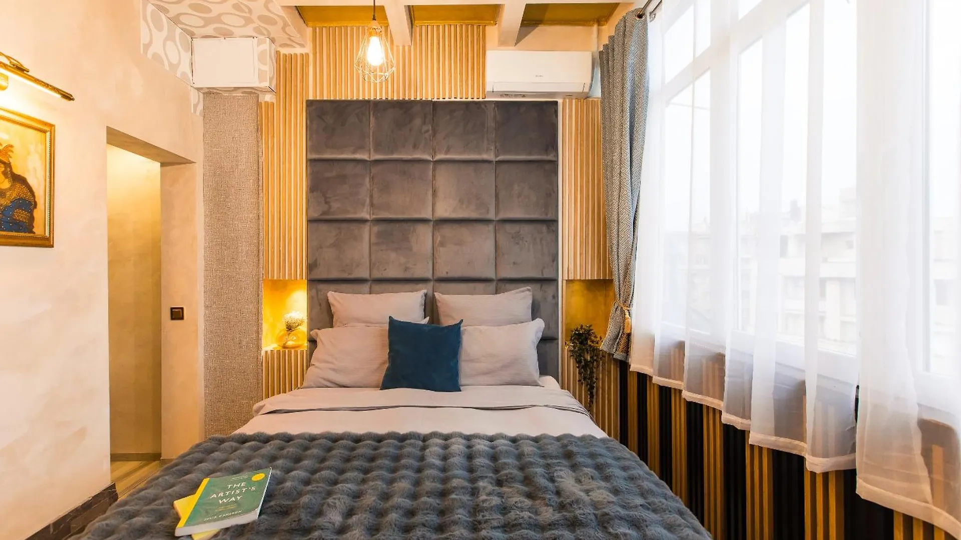 Royalty Apt With City Views On Calea Victoriei Bucharest