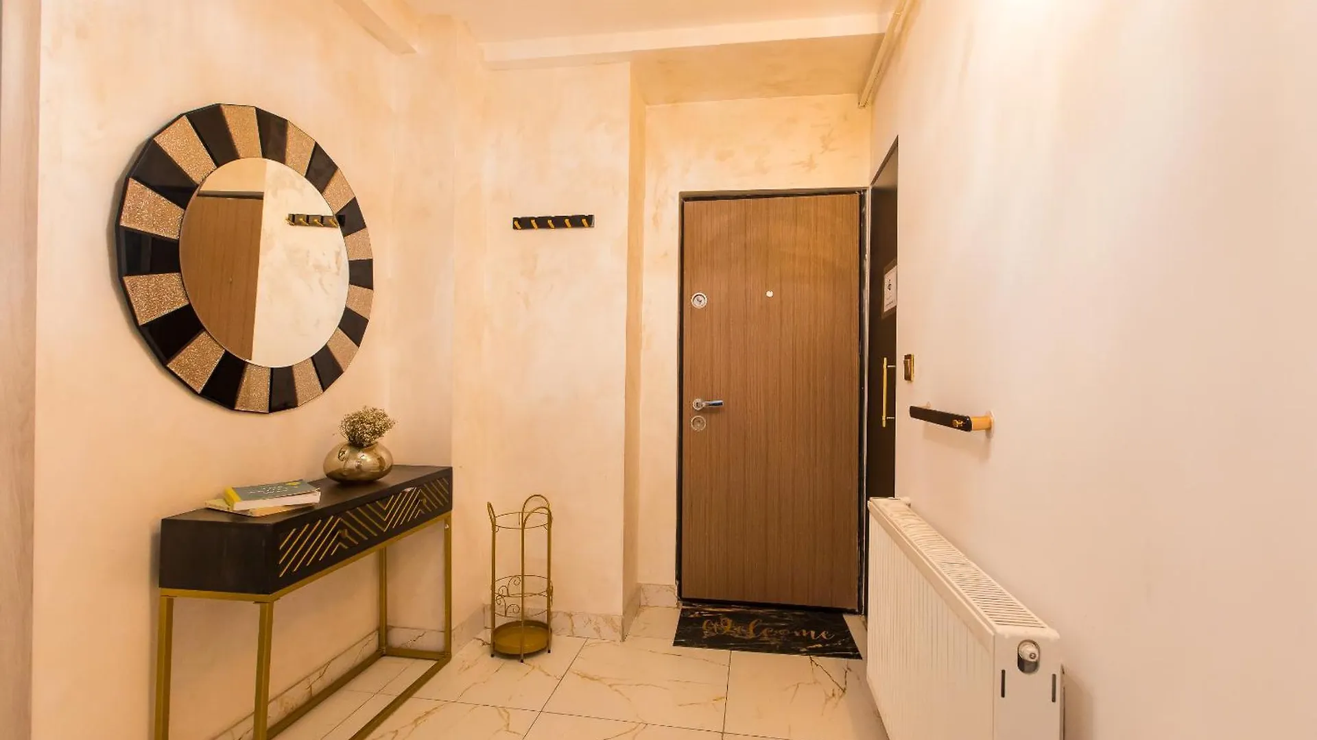Royalty Apt With City Views On Calea Victoriei Bucharest