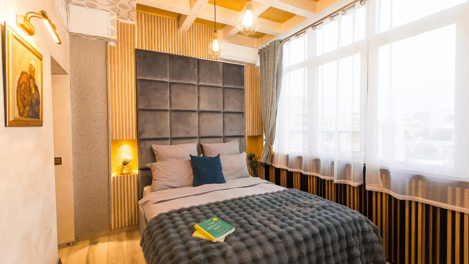 Royalty Apt With City Views On Calea Victoriei Bucharest