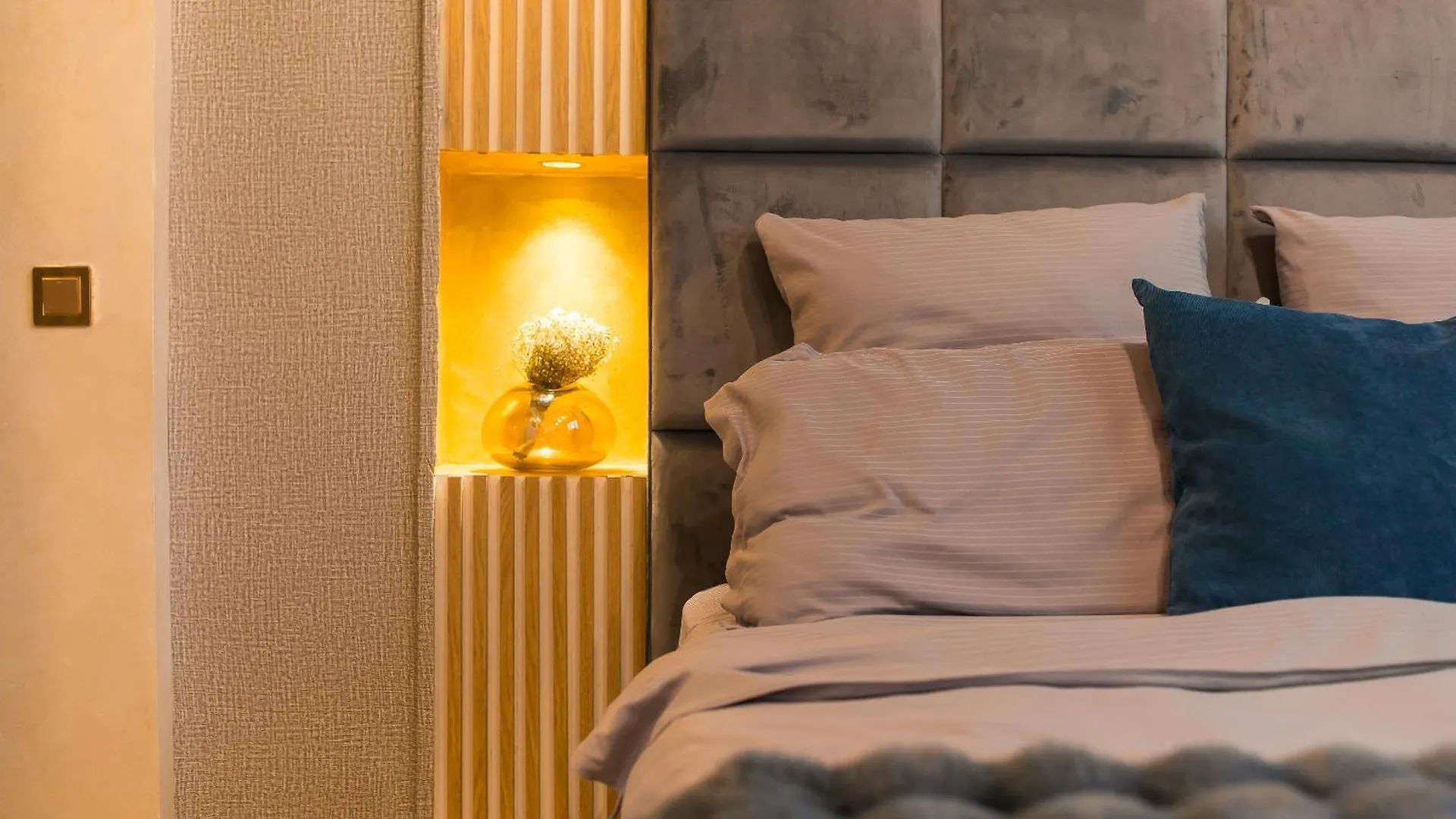 Apartment Royalty Apt With City Views On Calea Victoriei Bucharest Romania