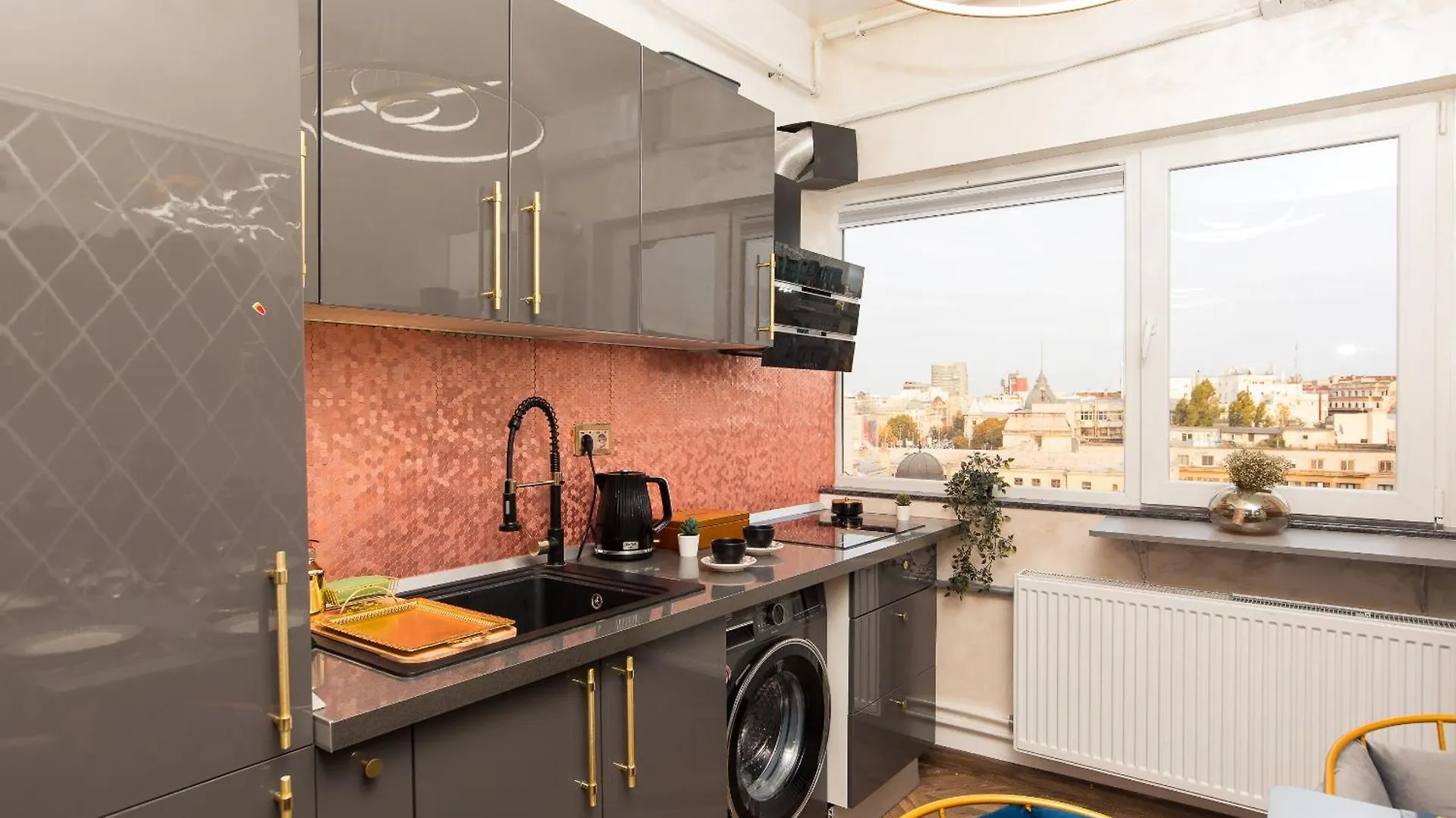 Apartment Royalty Apt With City Views On Calea Victoriei Bucharest